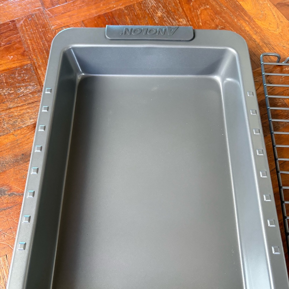 Anolon nonstick premium Gray 9x13” pan - Picture 8 of 13
